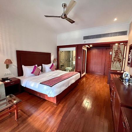Hotel Chandela Khajuraho Ngoại thất bức ảnh
