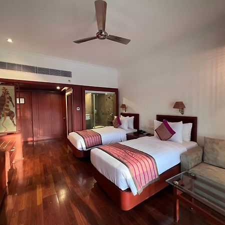 Hotel Chandela Khajuraho Ngoại thất bức ảnh