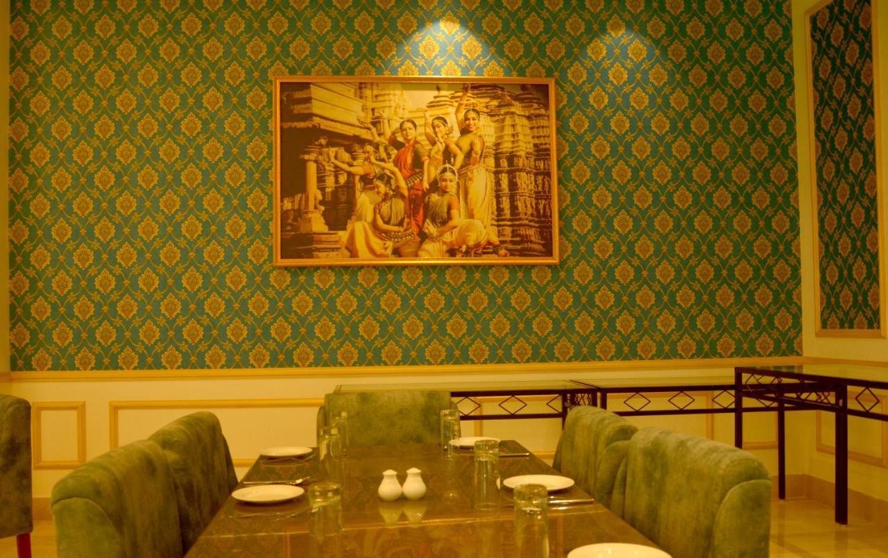 Hotel Chandela Khajuraho Ngoại thất bức ảnh