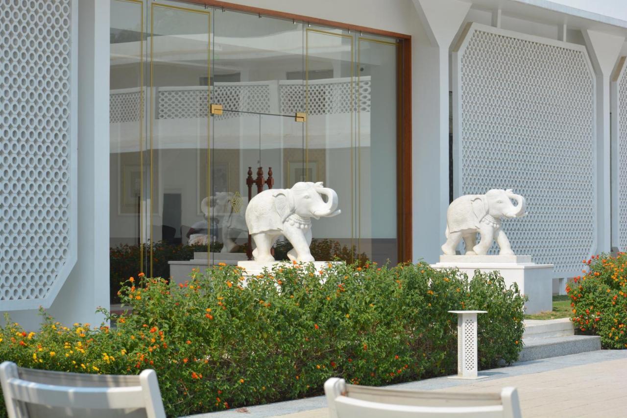 Hotel Chandela Khajuraho Ngoại thất bức ảnh