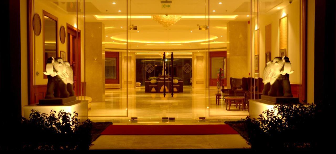 Hotel Chandela Khajuraho Ngoại thất bức ảnh