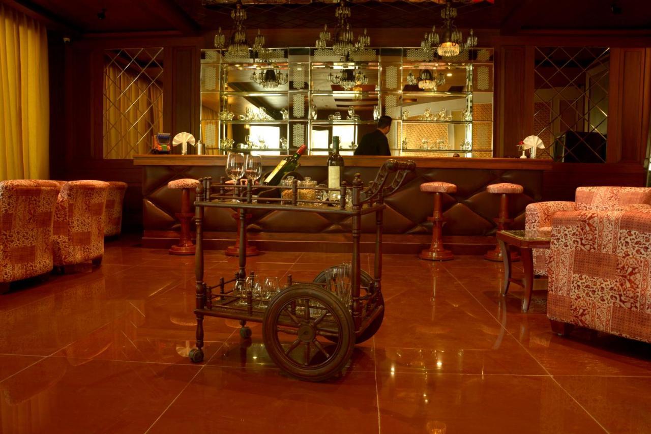 Hotel Chandela Khajuraho Ngoại thất bức ảnh