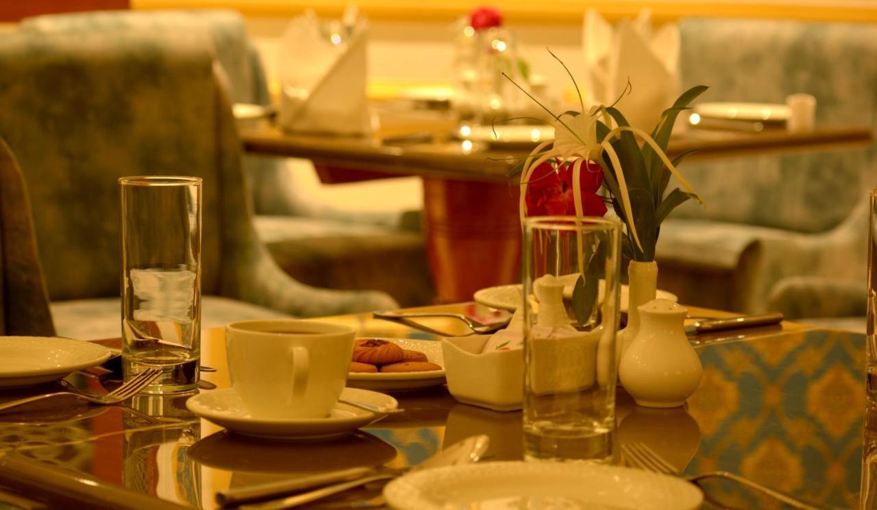 Hotel Chandela Khajuraho Ngoại thất bức ảnh