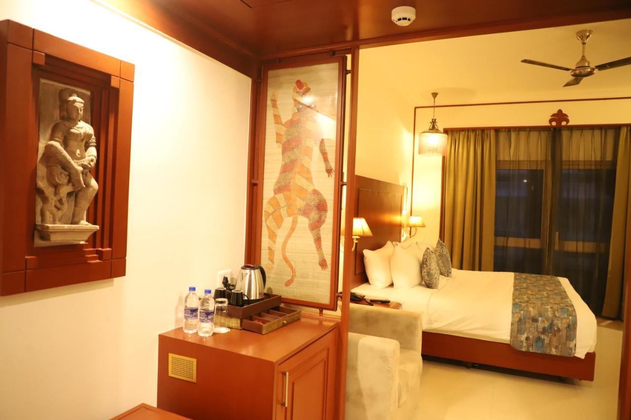 Hotel Chandela Khajuraho Ngoại thất bức ảnh
