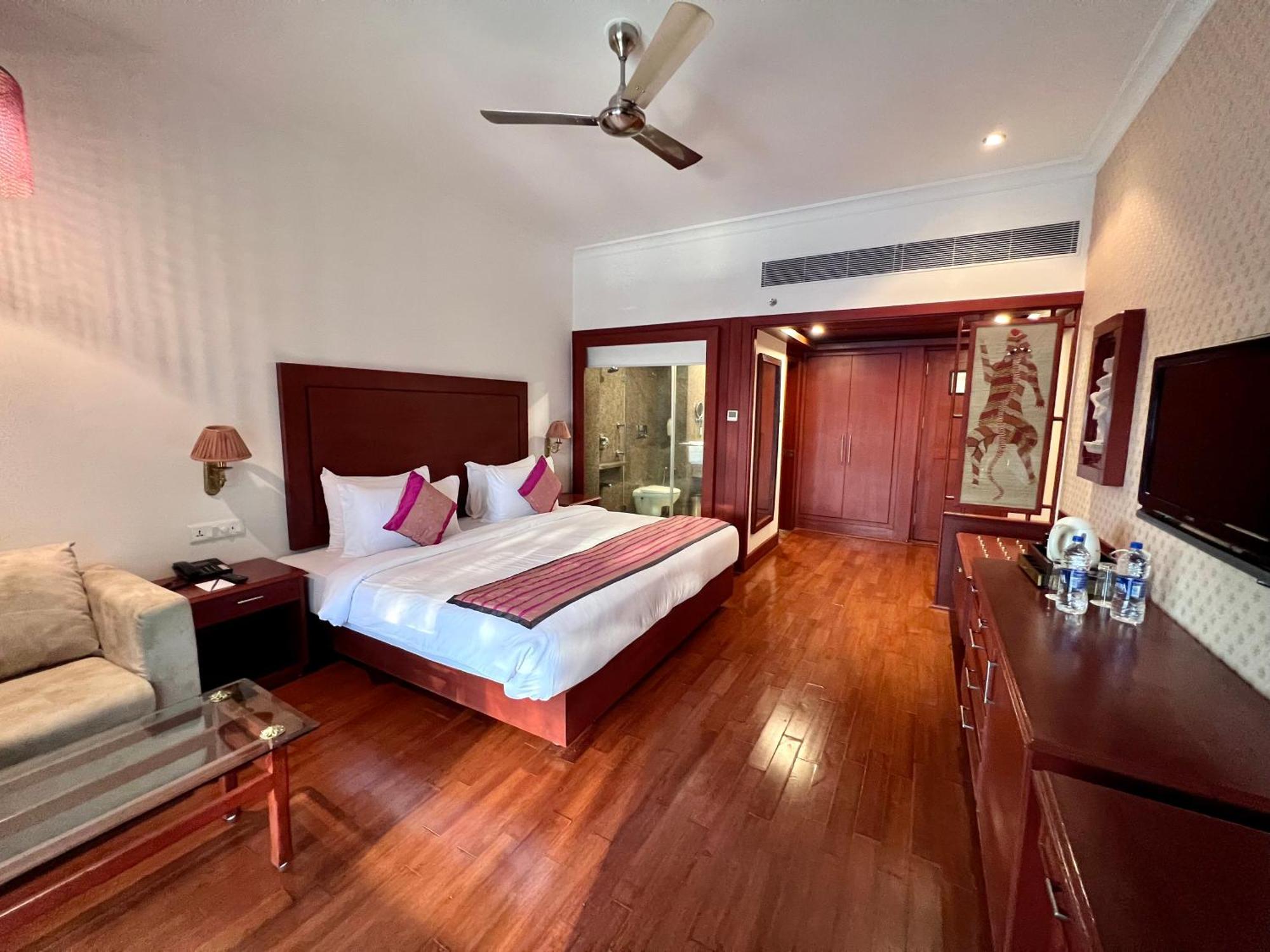 Hotel Chandela Khajuraho Ngoại thất bức ảnh