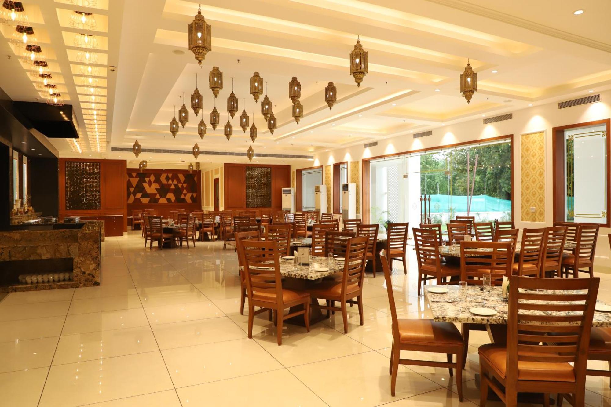 Hotel Chandela Khajuraho Ngoại thất bức ảnh